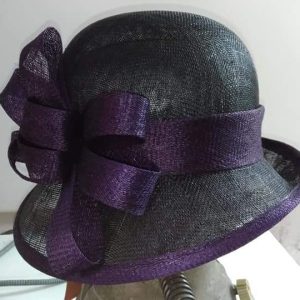 CAPPELLO CERIMONIA CHARLESTON NERO APPLICAZIONE VIOLA HAT ELEGANT
