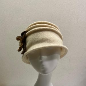CAPPELLO CLOCHE BIANCO PANNA 100% LANA MADE IN ITALY