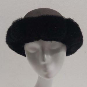 CAPPELLO GRIGIO IN FELTRO LANA CON PELLICCIA ECOLOGICA NERA MADE IN ITALY