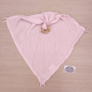 Mussola Doudou con dentaruolo in Legno – Wedoble – Rosa