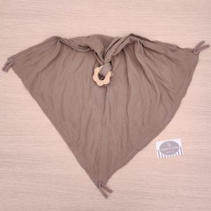 Mussola Doudou con dentaruolo in Legno – Wedoble – Tortora