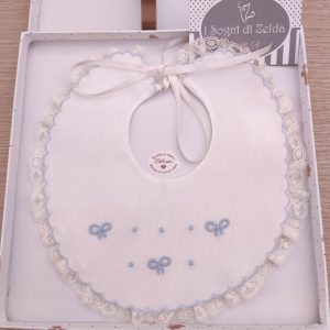 Bavaglino Panna Ricamato a mano – Nodi d’Amore e Pois Celeste