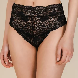 Brasiliana a vita alta in pizzo